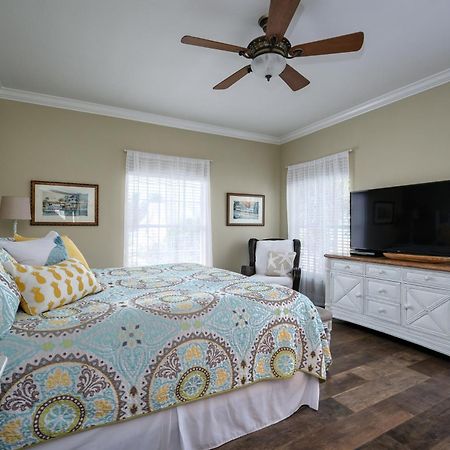 בראדנטון ביץ' Hibiscus Hideaway Condo Walk To Historic Bridge St מראה חיצוני תמונה