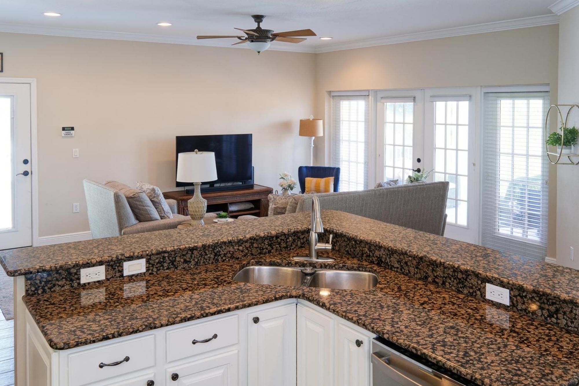בראדנטון ביץ' Hibiscus Hideaway Condo Walk To Historic Bridge St מראה חיצוני תמונה