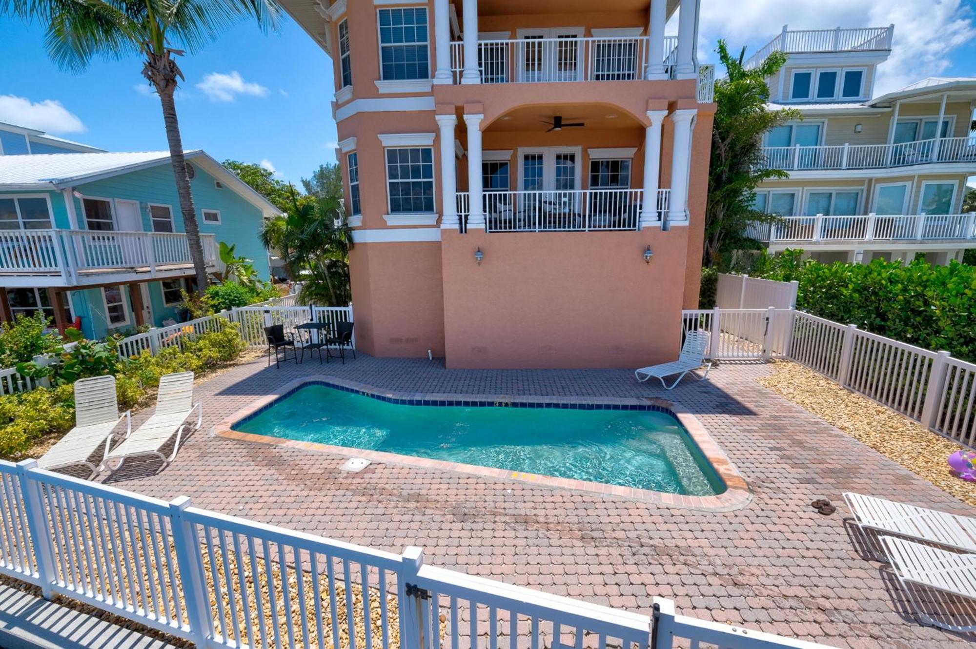בראדנטון ביץ' Hibiscus Hideaway Condo Walk To Historic Bridge St מראה חיצוני תמונה